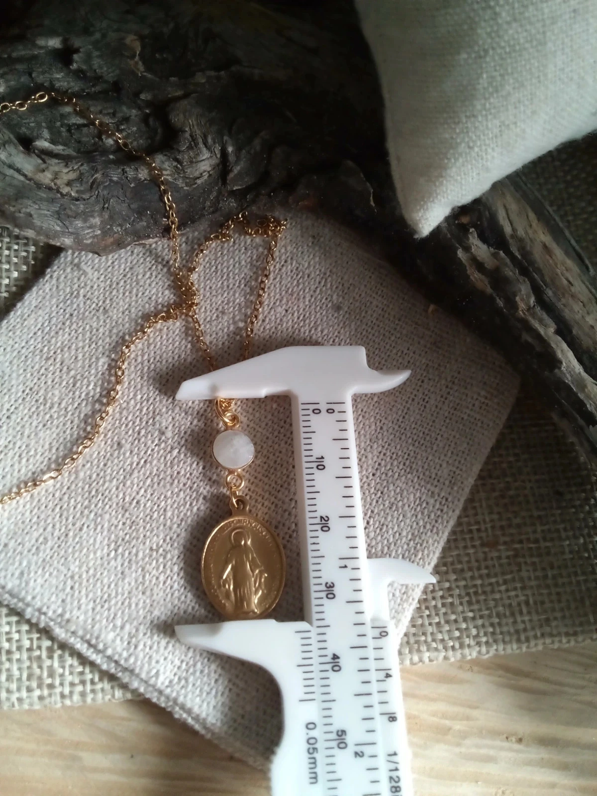 Collier vierge Marie et pierre de lune – photo 2